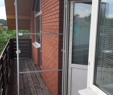 Фото атимоскитной сетки на балконной двери